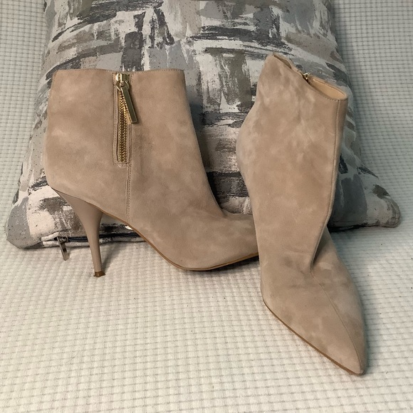 Marc Fisher MLFAYE leather upper boots, size  7.5, tan color - Picture 3 of 8